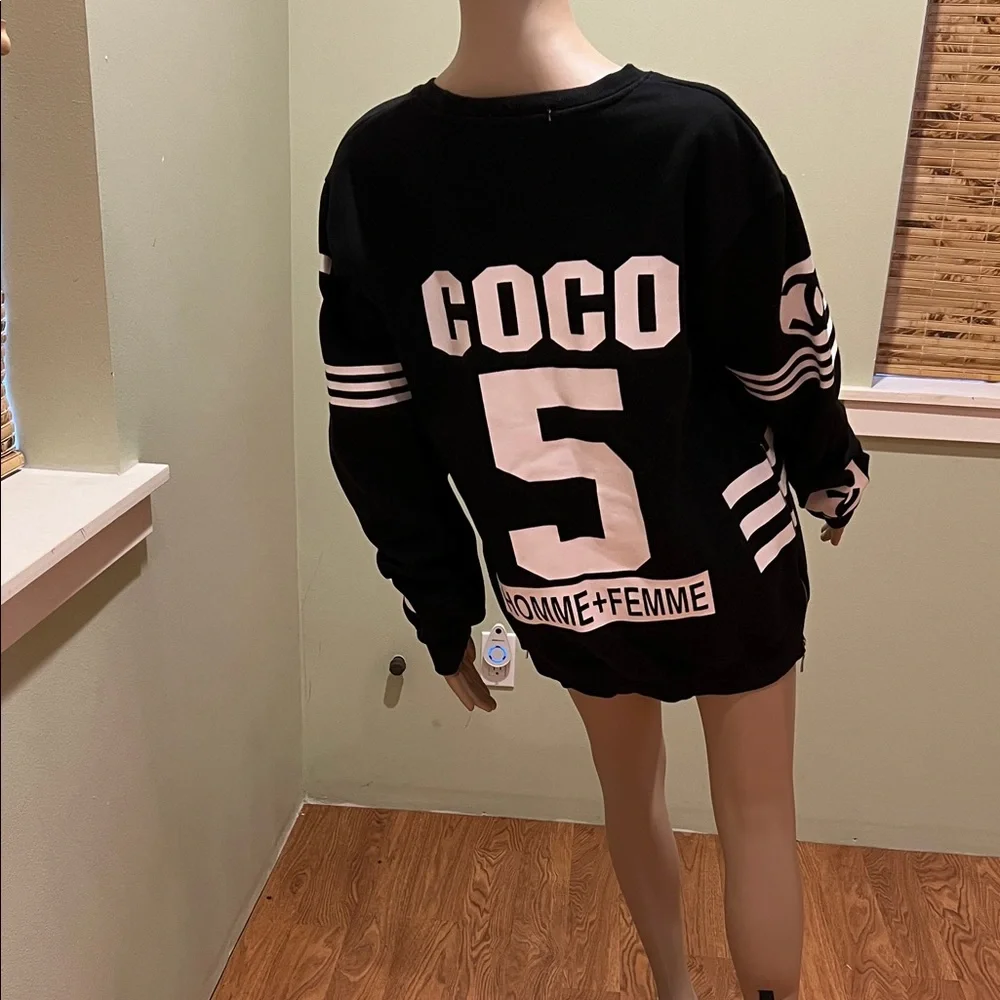 Black and White Logo Sweatshirt With Zippers on Sides XL - Picture 3 of 8